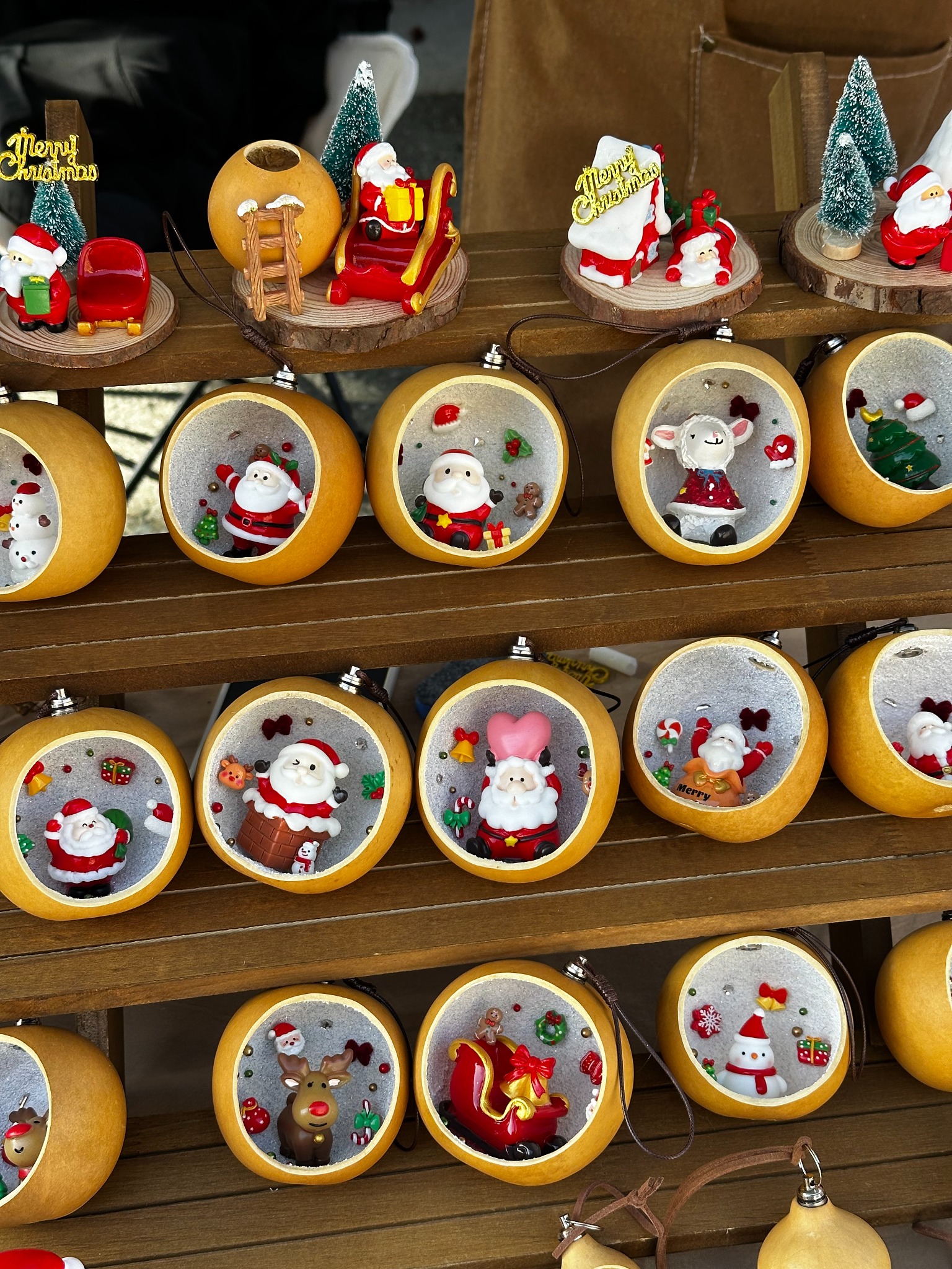 Holiday collections ready for Christmas markets